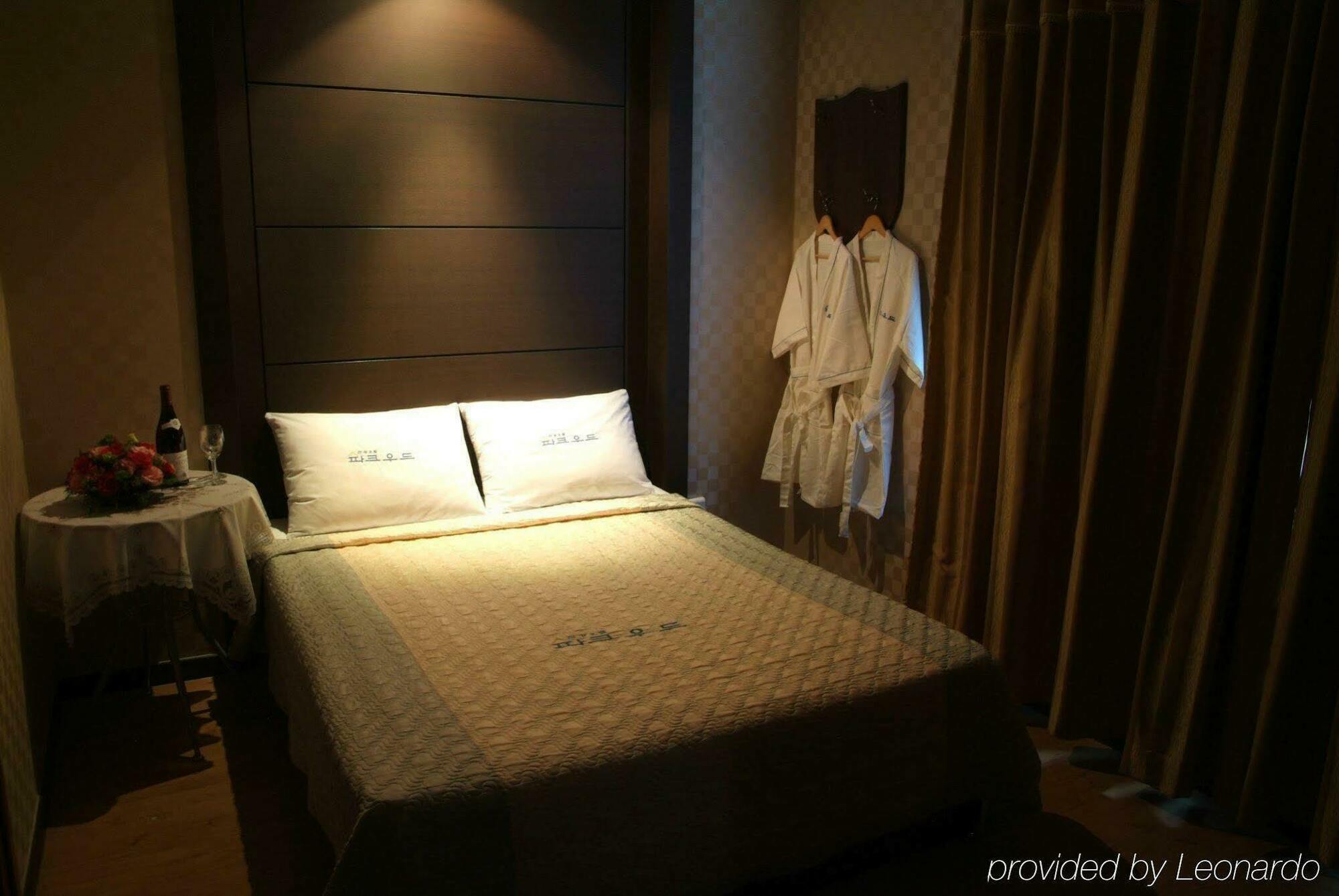 Hotel Parkwood Incheon Airport Room photo